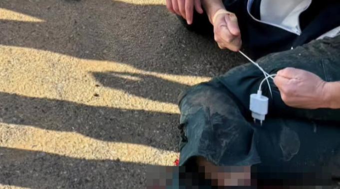 Siirt'te kazada yaralanan şahsa şarj kablosuyla turnike yapıldı