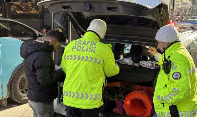 Sivas'ta işlek caddeye giren sigortasız traktöre ceza yağdı