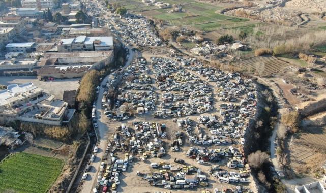 Suriye'de Esad rejiminin el koyduğu binlerce araç çürümeye terk edildi