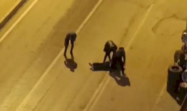 Adana'da belediye başkanının bulunduğu araç kurşunlandı