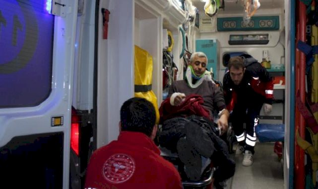 Aksaray'da lastiği patlayan otomobil şarampole yuvarlandı: 5 yaralı