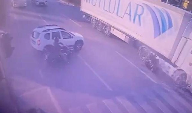 Antalya'da motosiklet sürücüsü kırmızı ışıkta geçen tıra çarptı