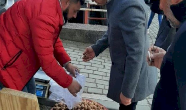 Bilecik'te ceviz satıcısının oyunu kısa sürede ortaya çıktı: Tamamı çürük veya boş çıktı