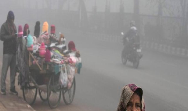 Hindistan'da hava kirliliği alarmı:  Görüş mesafesi neredeyse sıfıra düştü