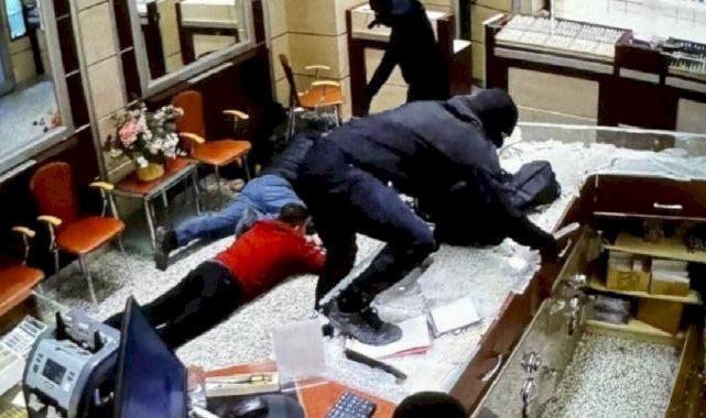 Karabük'te kuyumcu soygunu: 20 kilo altınla kaçtılar