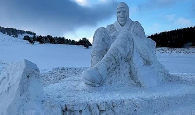Kars'ta kardan heykeller yapılıyor