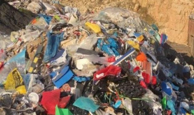 Mardin'de DEM'li Artuklu Belediyesi kaçak çöp dökerken suçüstü yakalandı