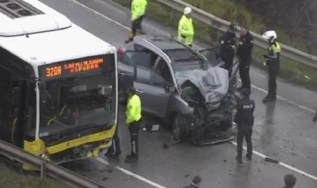 Sancaktepe'de İETT otobüsü ile otomobil çarpıştı: 1 ölü 4 yaralı