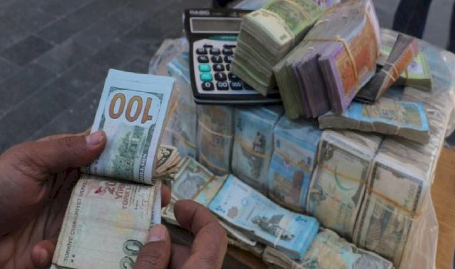 Suriye’de sarraflar sokaklarda döviz bozuyor