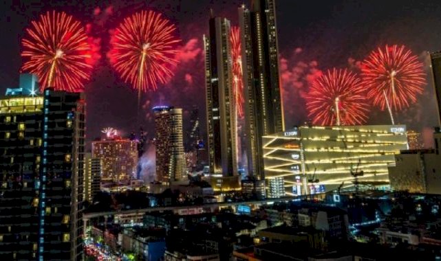 Tayland yeni yıla 'merhaba' dedi