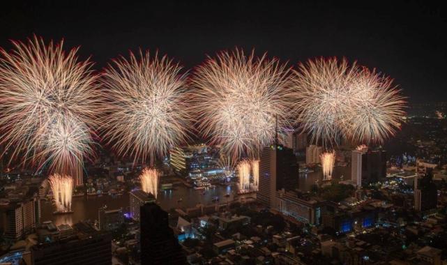 Tayland yeni yıla 'merhaba' dedi