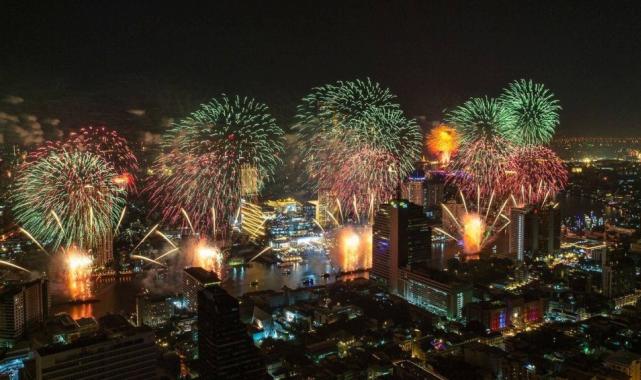 Tayland yeni yıla 'merhaba' dedi