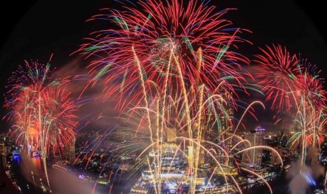 Tayland yeni yıla 'merhaba' dedi