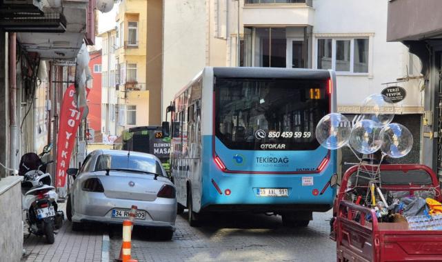 Tekirdağ’da dar sokaklarda trafik karmaşası
