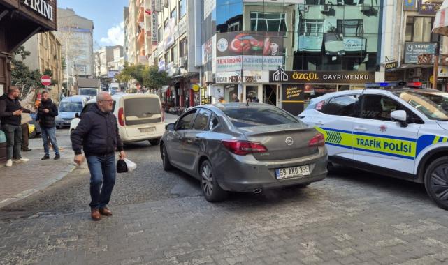 Tekirdağ’da dar sokaklarda trafik karmaşası