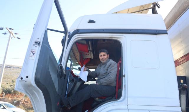 Ticaret yeniden başladı! Suriye’ye geçmek isteyen tırlar uzun kuyruklar oluşturdu