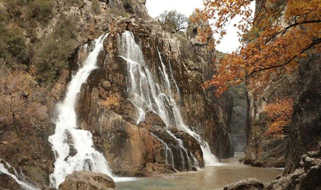 Torosların zirvesindeki saklı cennet: Uçansu Şelalesi