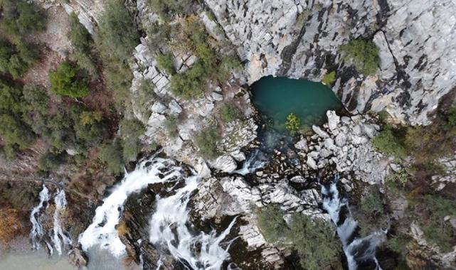 Torosların zirvesindeki saklı cennet: Uçansu Şelalesi