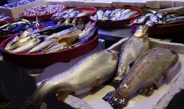 Trabzon'da balık tezgahlarında çeşit bolluğu