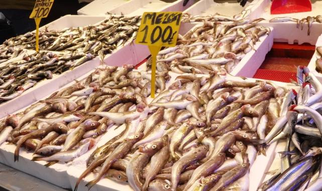 Trabzon'da balık tezgahlarında çeşit bolluğu