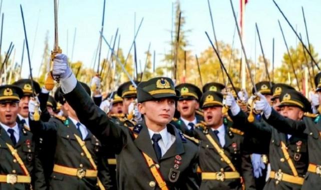 TSK'dan ihraç edilen teğmenlere Özgür Özel sahip çıktı