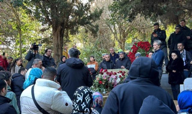 Usta sanatçı Ferdi Tayfur'un sevenleri kabrine akın etti