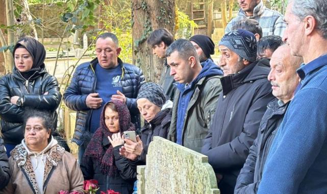 Usta sanatçı Ferdi Tayfur'un sevenleri kabrine akın etti