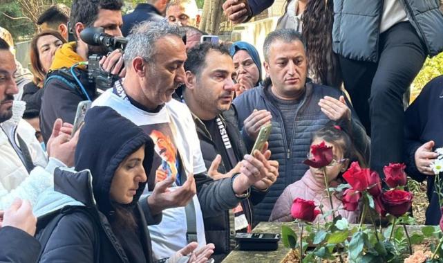 Usta sanatçı Ferdi Tayfur'un sevenleri kabrine akın etti