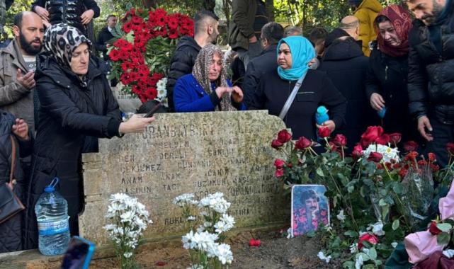 Usta sanatçı Ferdi Tayfur'un sevenleri kabrine akın etti