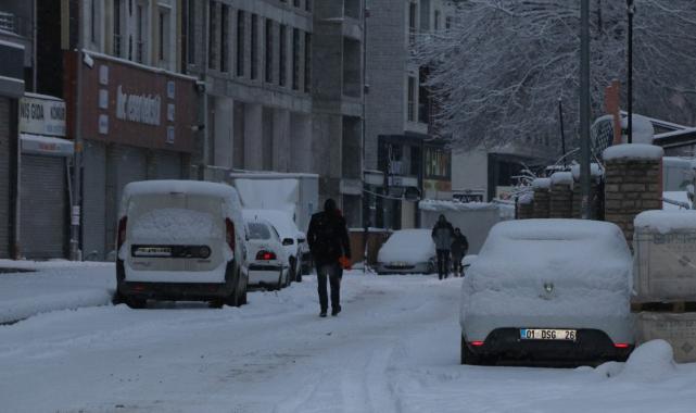 Van’da 493 yerleşim yeri ulaşıma kapandı