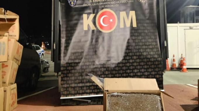 Yalova&#039;da 3 milyon adet dolu makaron ele geçirildi