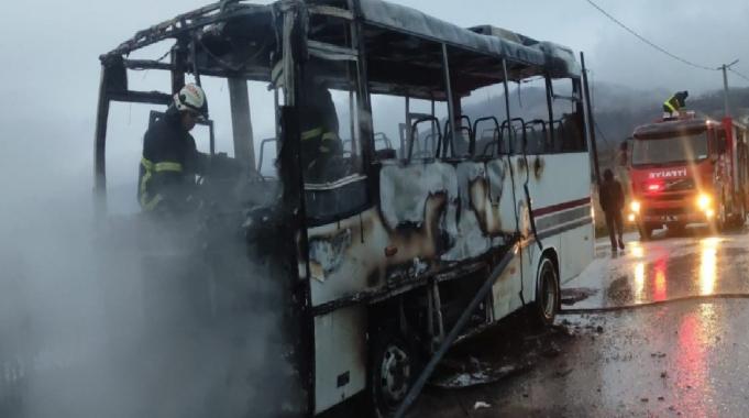 Yalova&#039;da öğrencileri almaya giden serviste yangın çıktı