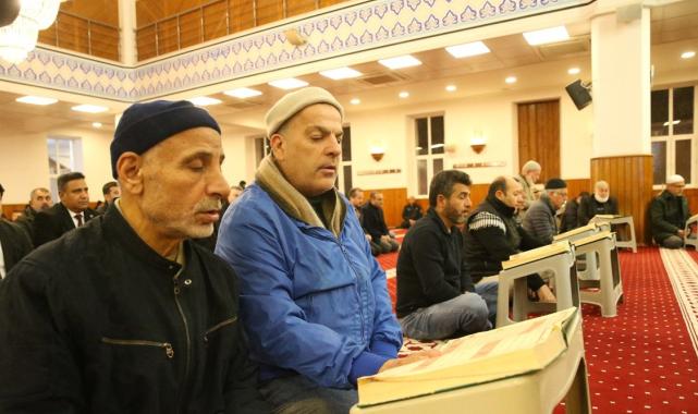 6 Şubat depreminin yıl dönümünde camilerde dua okundu