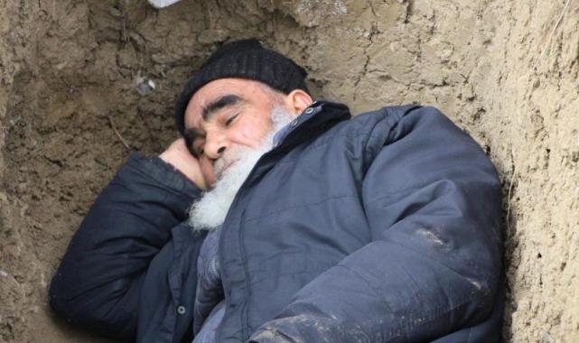 Amasya'da kendi mezarını kazdı: Geceleri gidip yatıyor