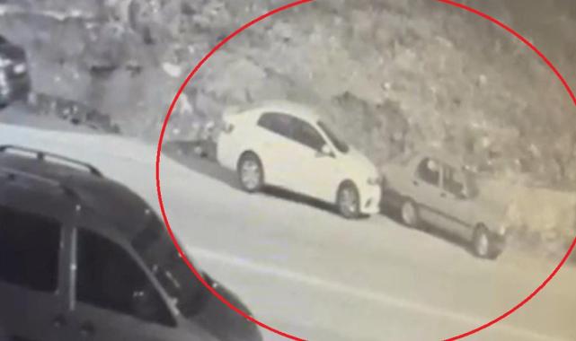 Ankara'da park halindeki araba yokuş üst hareket edip öbür araca çarptı