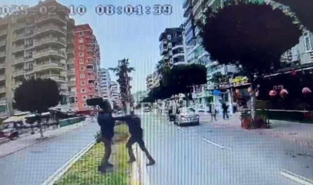 Antalya'da güvenlik görevlisi trafikte tartıştığı otobüs şoförlerini bıçakladı