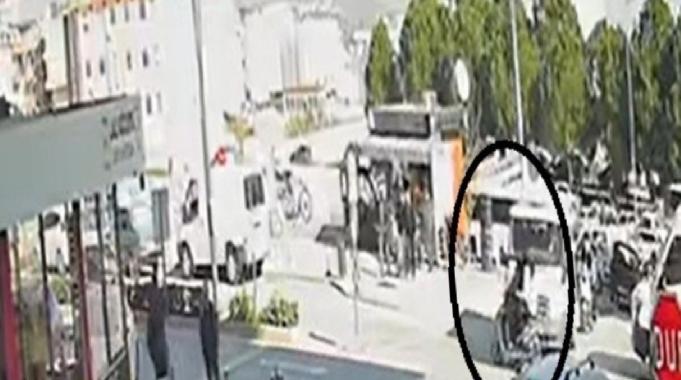 Antalya'da motorlu bisiklet cenaze aracıyla çarpıştı