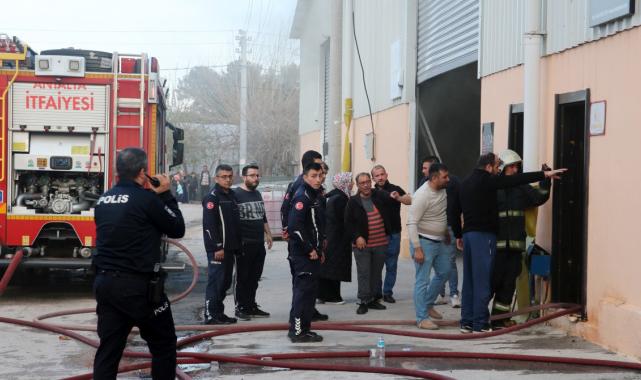 Antalya'da yaralı itfaiyeciye ayran ve su ikram ettiler