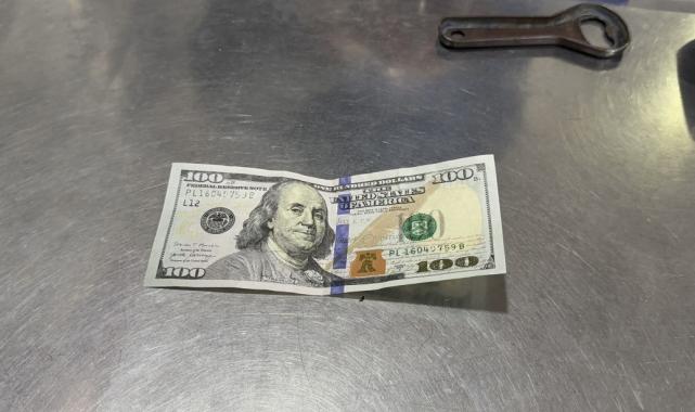 Arnavutköy'de bir şahıs sahte dolarla alışveriş yapıp para üstü aldı