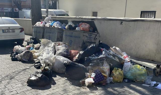 Aydın'da işçiler iş bıraktı, sokaklarda çöp yığınları oluştu