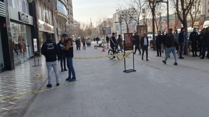 Batman'da iş merkezinin 7'nci katından düşen genç kız hayatını kaybetti