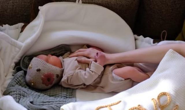 Bebeğini gösterdi! Emily in Paris'in yıldızı Lily Collins taşıcıyı anne yöntemiyle bebek sahibi oldu