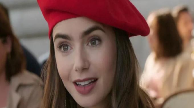 Bebeğini gösterdi! Emily in Paris'in yıldızı Lily Collins taşıcıyı anne yöntemiyle bebek sahibi oldu