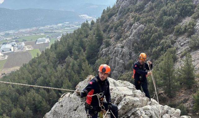 Burdur'da dağda mahsur kalan keçileri AFAD kurtardı