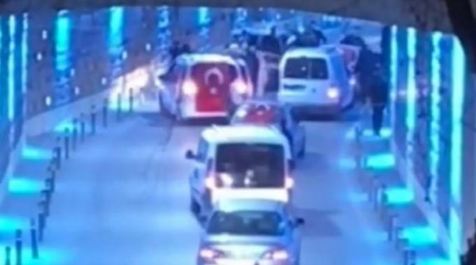 Bursa'da magandalar, yol kesip eğlenmeye çalıştı