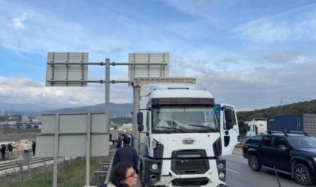 Bursa'da tırın çarptığı otobüs, şarampole devrildi: 1’i ağır 15 yaralı