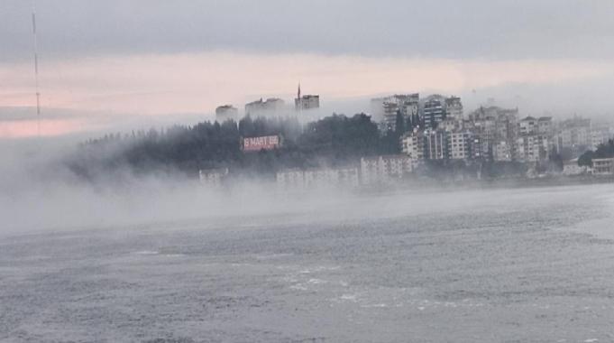 Çanakkale Boğazı&#039;nda gemi trafiği, sis nedeniyle askıya alındı