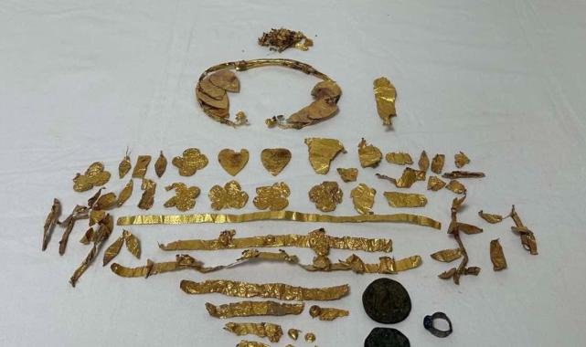 Denizli'de paha biçilemeyen altın kral tacı ele geçirildi