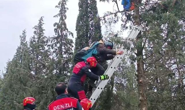 Denizli'de paraşütü ağaca takılan pilotu itfaiye kurtardı