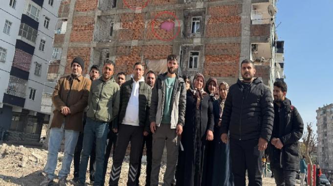 Diyarbakır'da yıkım sırasında zarar gören binadan taşınamıyorlar